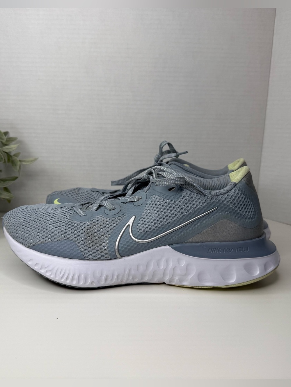 Nike Womens Renew Run Womens Casual Running Shoe in Obsidian Mist Size 10